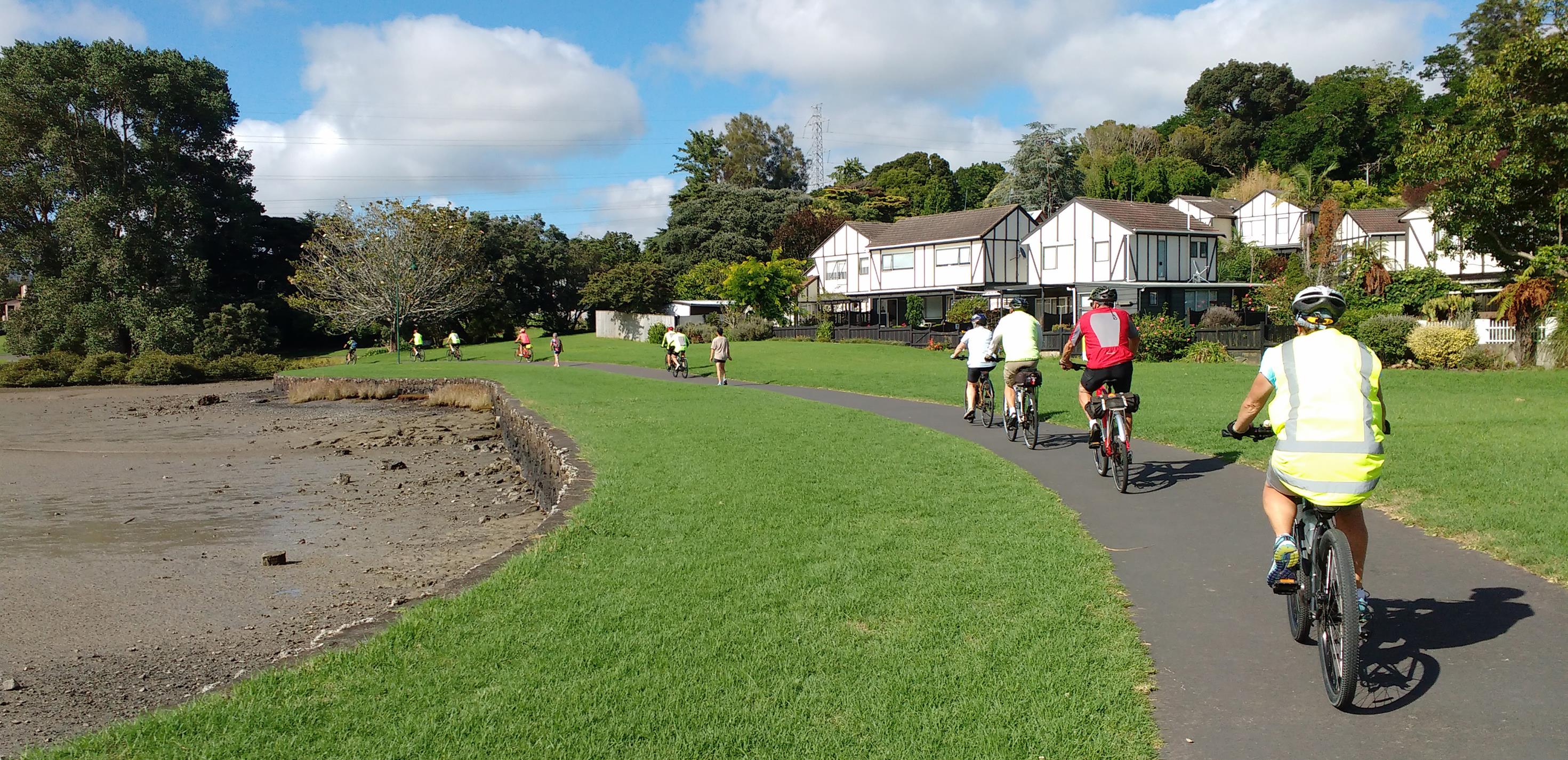 27024133_332475450586891_4031456769726312647_o